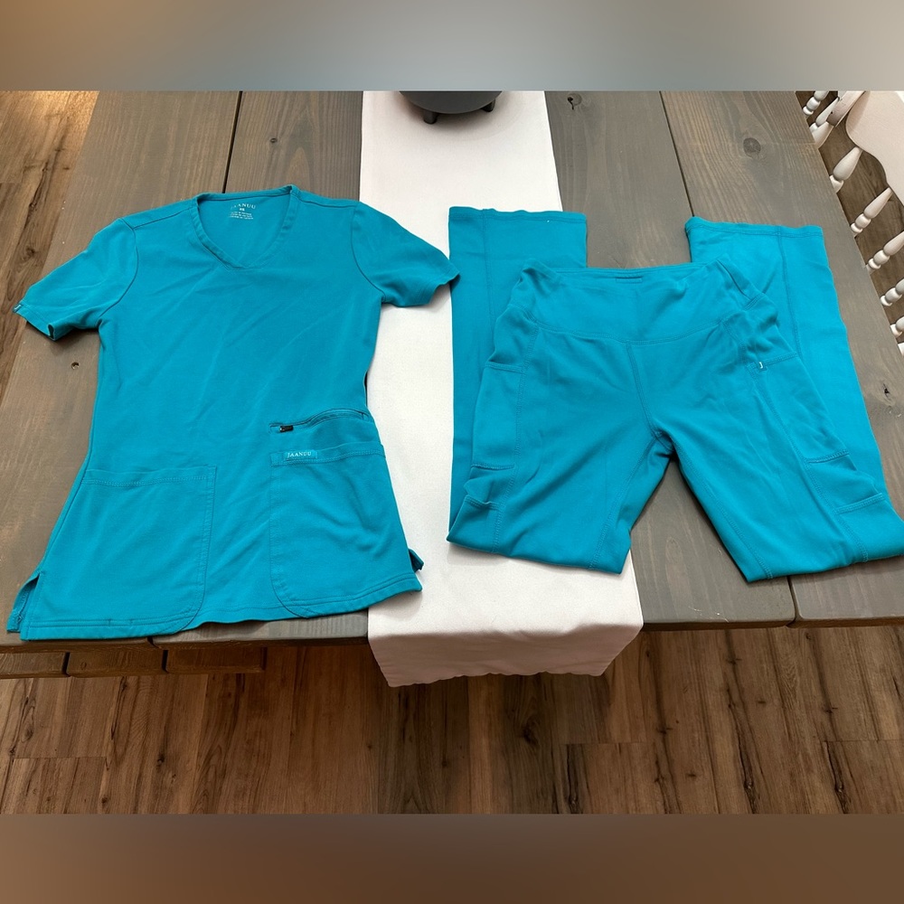 Jaanuu scrub set.